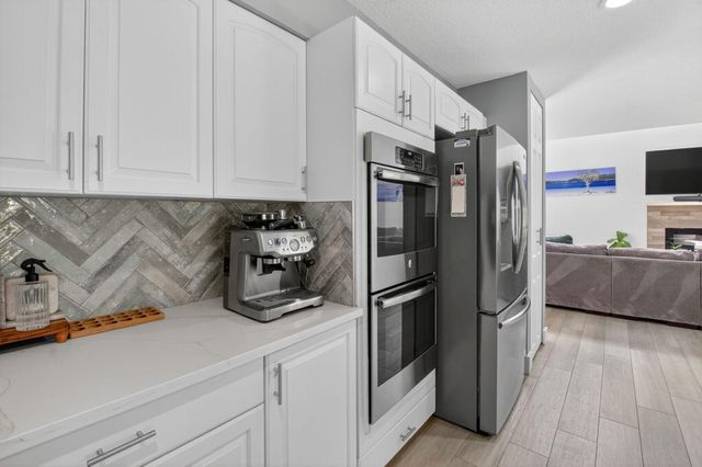 6701 Hillside Lane, Lake Worth, FL 33462