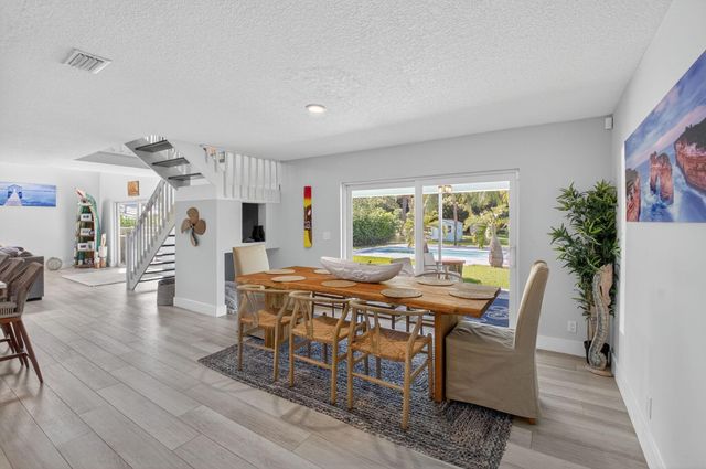 6701 Hillside Lane, Lake Worth, FL 33462