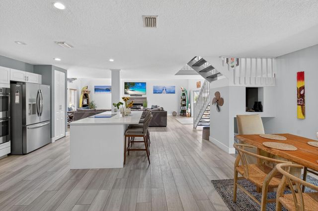 6701 Hillside Lane, Lake Worth, FL 33462