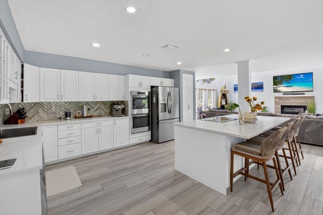 6701 Hillside Lane, Lake Worth, FL 33462