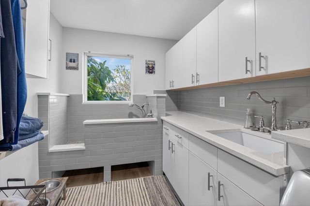 6701 Hillside Lane, Lake Worth, FL 33462