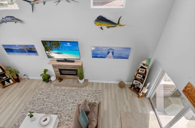 6701 Hillside Lane, Lake Worth, FL 33462