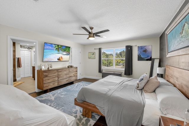 6701 Hillside Lane, Lake Worth, FL 33462