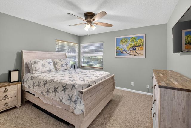 6701 Hillside Lane, Lake Worth, FL 33462