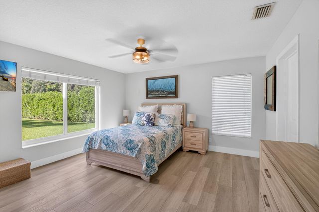 6701 Hillside Lane, Lake Worth, FL 33462