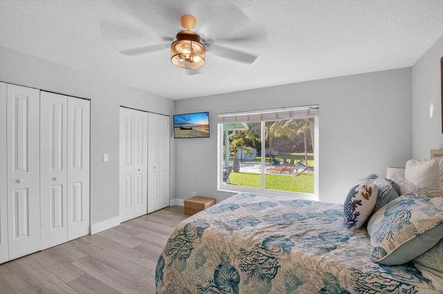 6701 Hillside Lane, Lake Worth, FL 33462