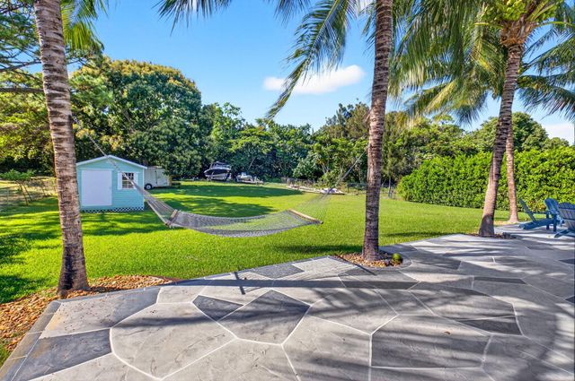 6701 Hillside Lane, Lake Worth, FL 33462