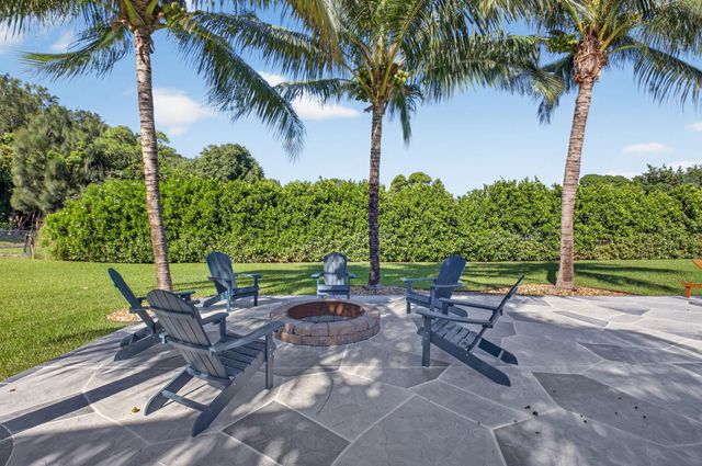 6701 Hillside Lane, Lake Worth, FL 33462