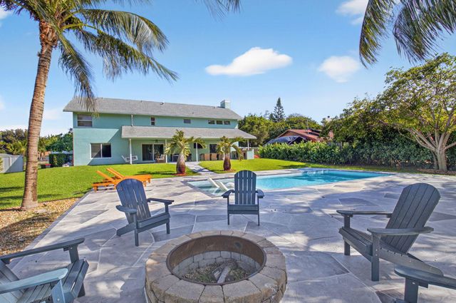 6701 Hillside Lane, Lake Worth, FL 33462