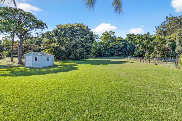 6701 Hillside Lane, Lake Worth, FL 33462