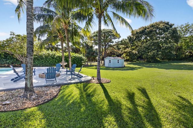 6701 Hillside Lane, Lake Worth, FL 33462