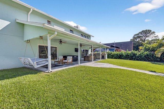 6701 Hillside Lane, Lake Worth, FL 33462