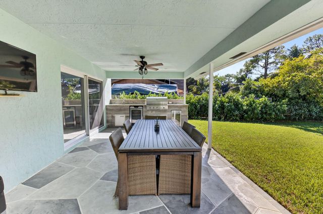 6701 Hillside Lane, Lake Worth, FL 33462