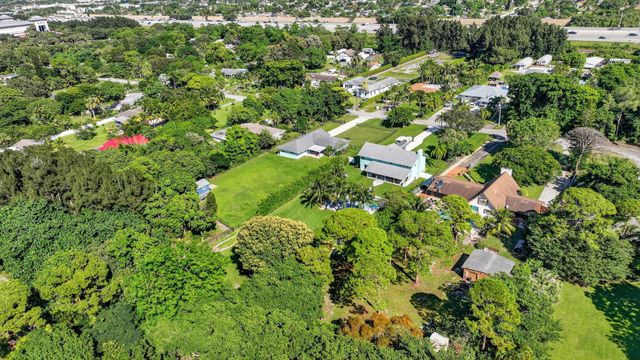 6701 Hillside Lane, Lake Worth, FL 33462