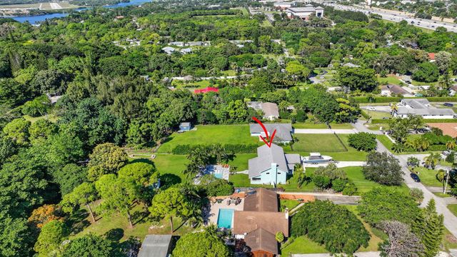 6701 Hillside Lane, Lake Worth, FL 33462