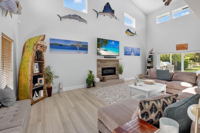 6701 Hillside Lane, Lake Worth, FL 33462