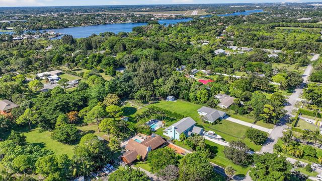 6701 Hillside Lane, Lake Worth, FL 33462