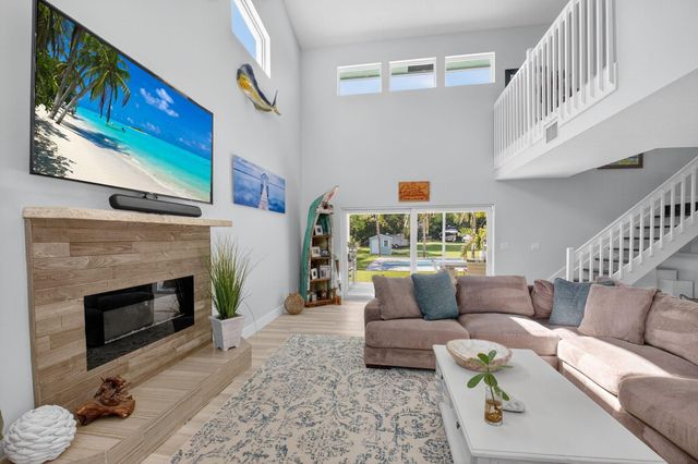 6701 Hillside Lane, Lake Worth, FL 33462