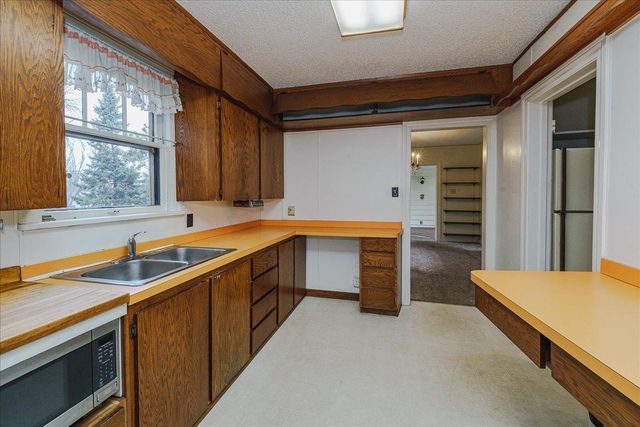 2697 Stillwater Road E, Maplewood, MN 55119