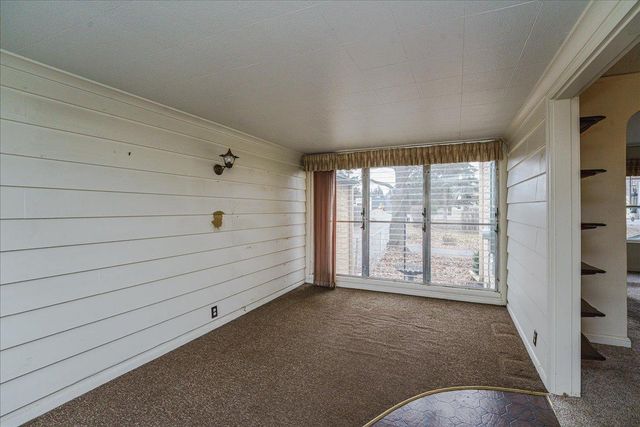 2697 Stillwater Road E, Maplewood, MN 55119