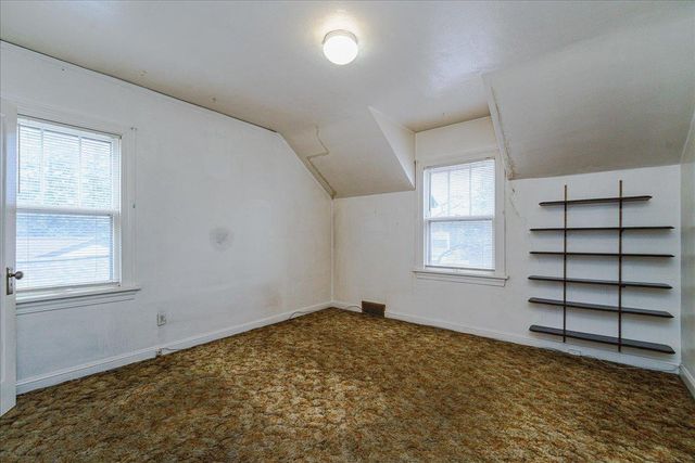 2697 Stillwater Road E, Maplewood, MN 55119