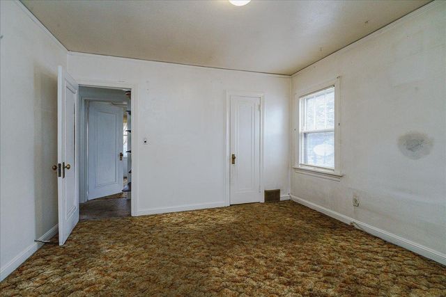 2697 Stillwater Road E, Maplewood, MN 55119