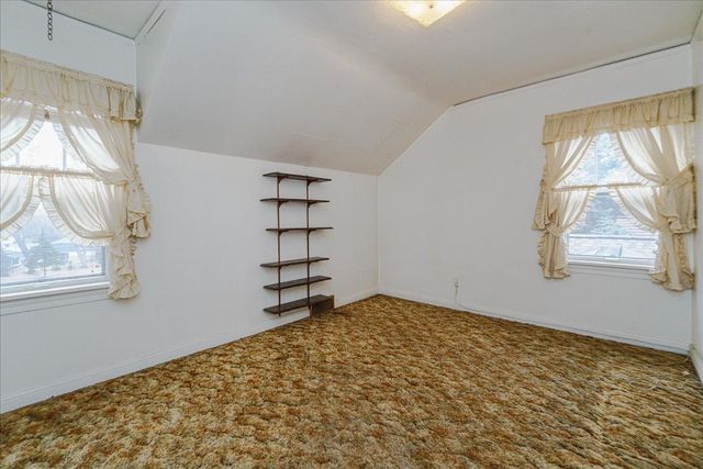 2697 Stillwater Road E, Maplewood, MN 55119