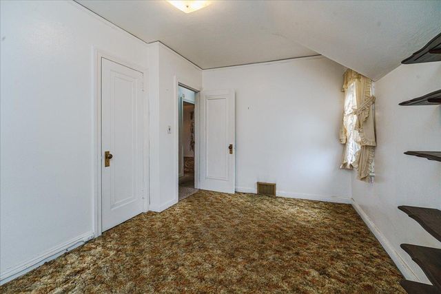 2697 Stillwater Road E, Maplewood, MN 55119