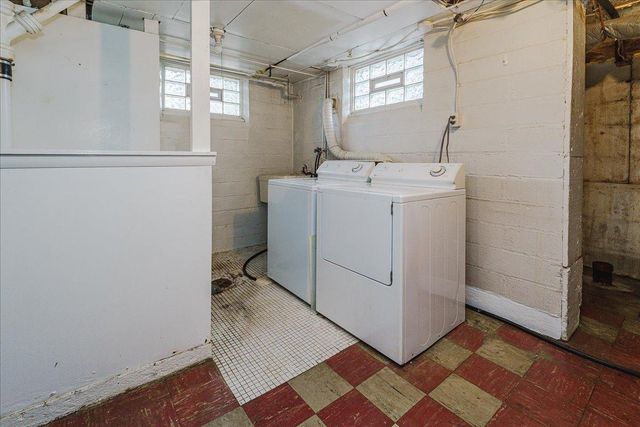 2697 Stillwater Road E, Maplewood, MN 55119