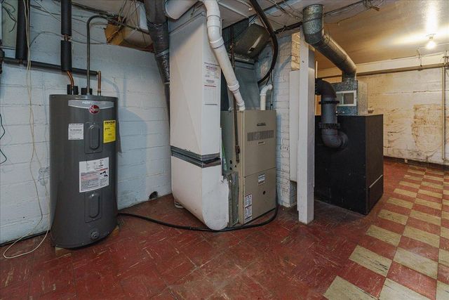 2697 Stillwater Road E, Maplewood, MN 55119