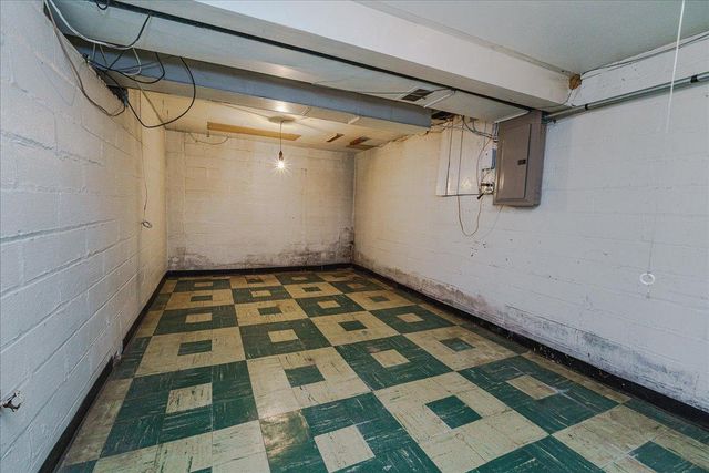 2697 Stillwater Road E, Maplewood, MN 55119