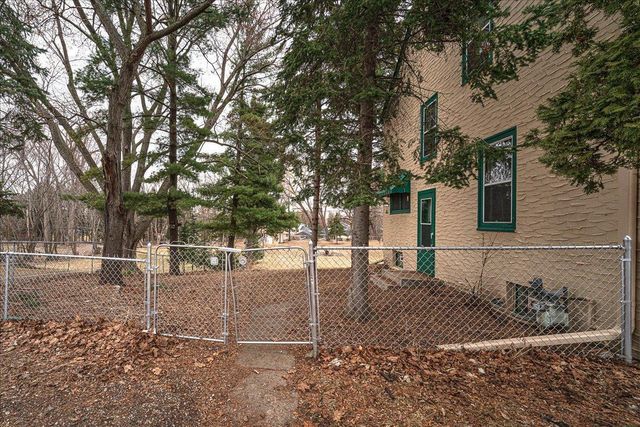 2697 Stillwater Road E, Maplewood, MN 55119