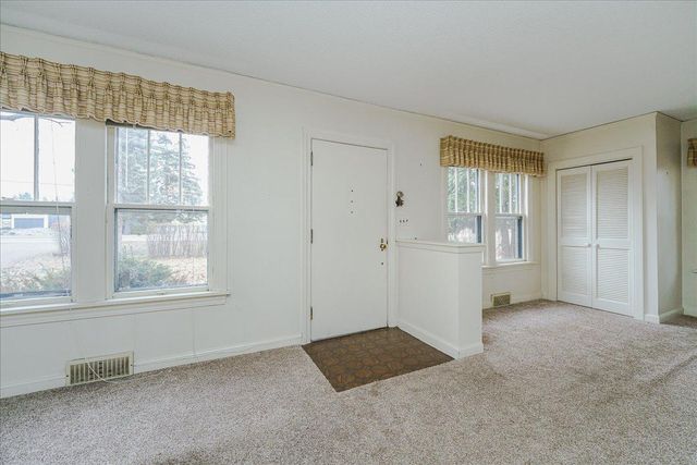 2697 Stillwater Road E, Maplewood, MN 55119