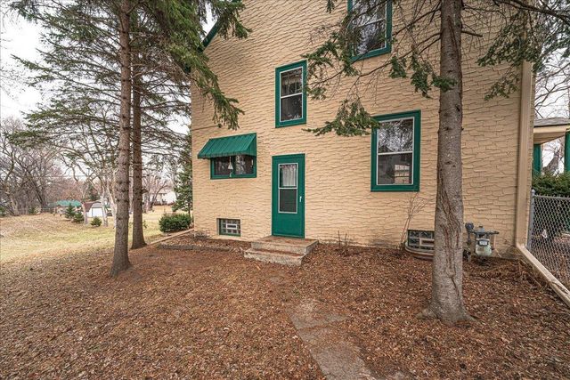 2697 Stillwater Road E, Maplewood, MN 55119