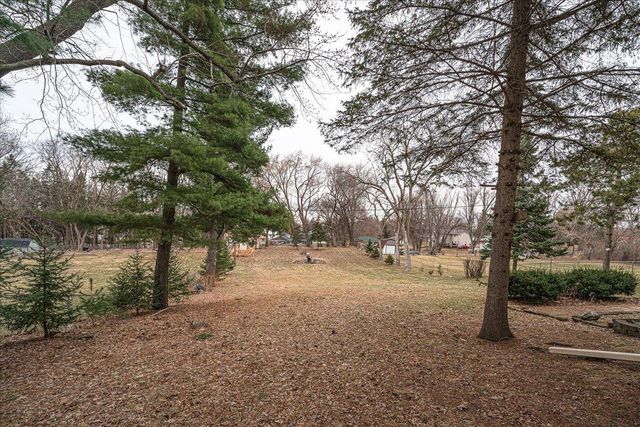 2697 Stillwater Road E, Maplewood, MN 55119