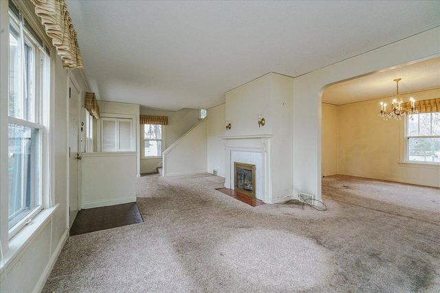 2697 Stillwater Road E, Maplewood, MN 55119