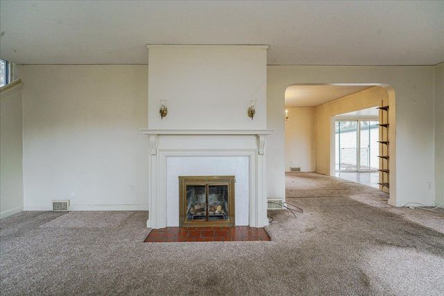 2697 Stillwater Road E, Maplewood, MN 55119