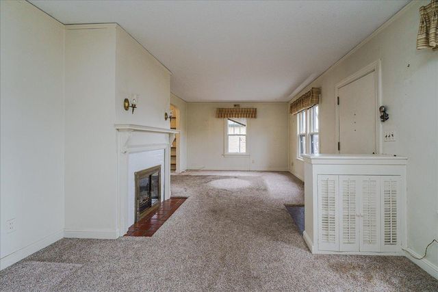 2697 Stillwater Road E, Maplewood, MN 55119