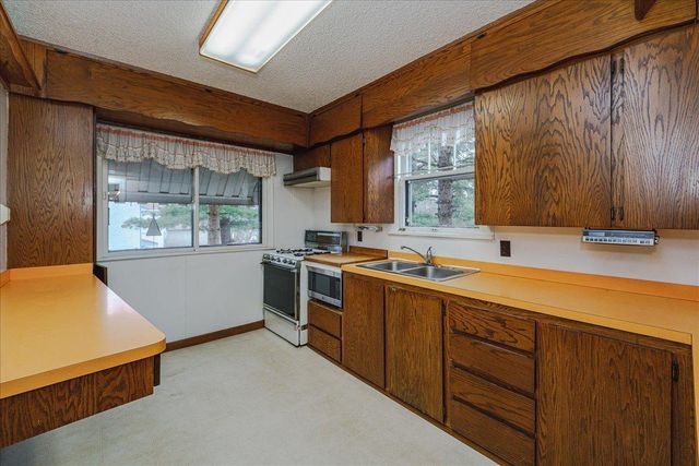 2697 Stillwater Road E, Maplewood, MN 55119