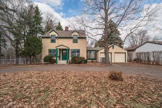 2697 Stillwater Road E, Maplewood, MN 55119