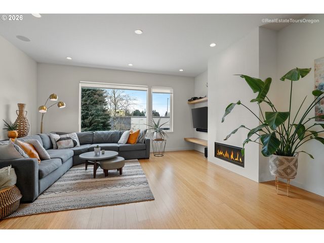 4929 N MARYLAND Ave, Portland, OR 97217