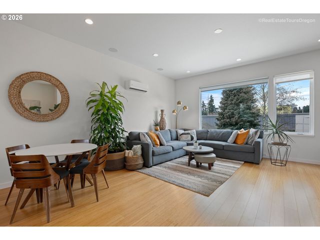 4929 N MARYLAND Ave, Portland, OR 97217