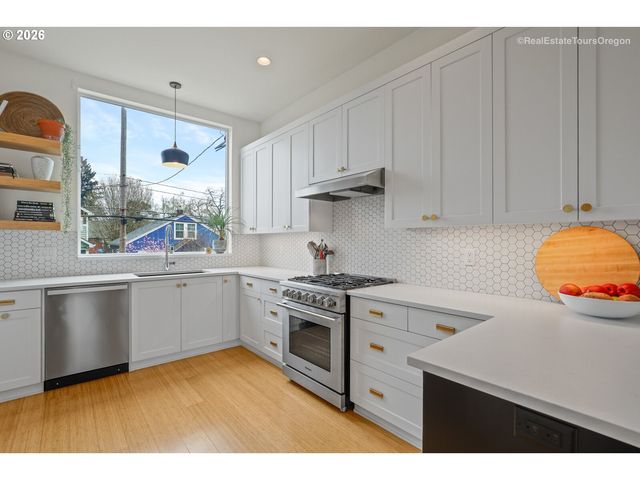 4929 N MARYLAND Ave, Portland, OR 97217