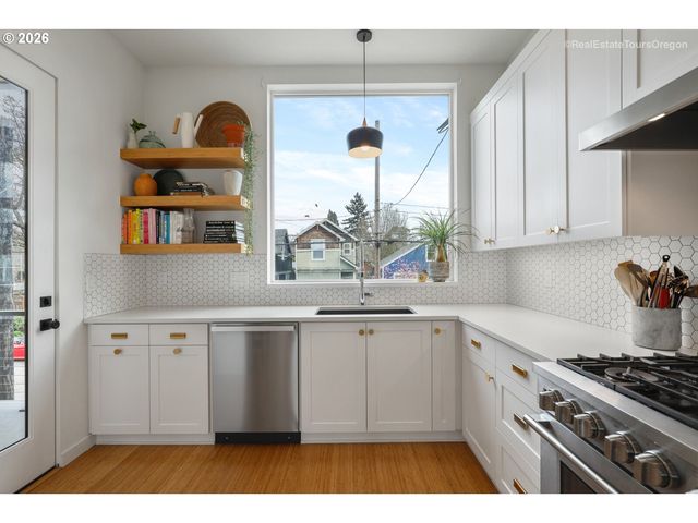 4929 N MARYLAND Ave, Portland, OR 97217