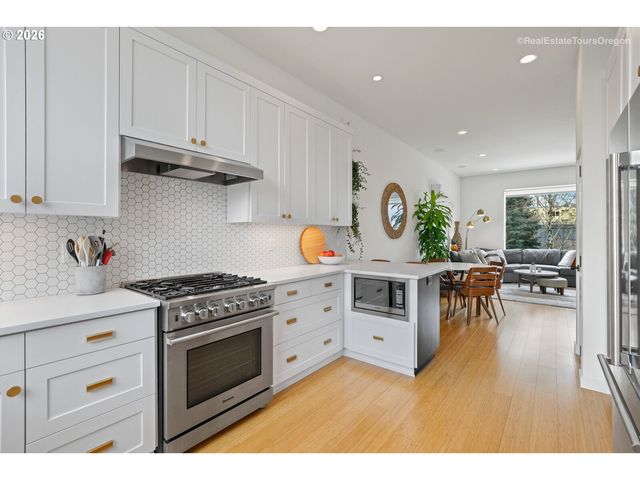 4929 N MARYLAND Ave, Portland, OR 97217