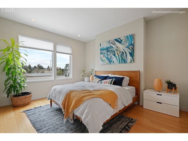 4929 N MARYLAND Ave, Portland, OR 97217