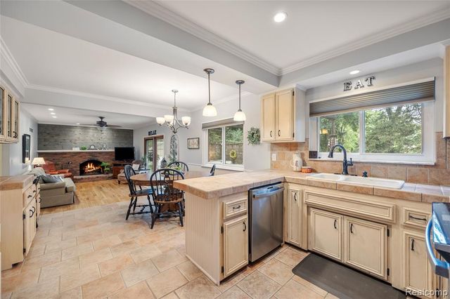 5321 S Nocturne Lane, Shelby Twp, MI 48316