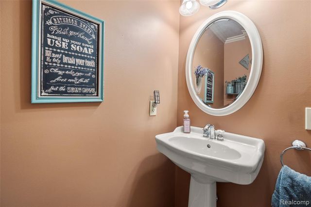 5321 S Nocturne Lane, Shelby Twp, MI 48316