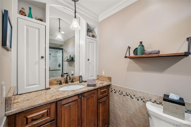 5321 S Nocturne Lane, Shelby Twp, MI 48316