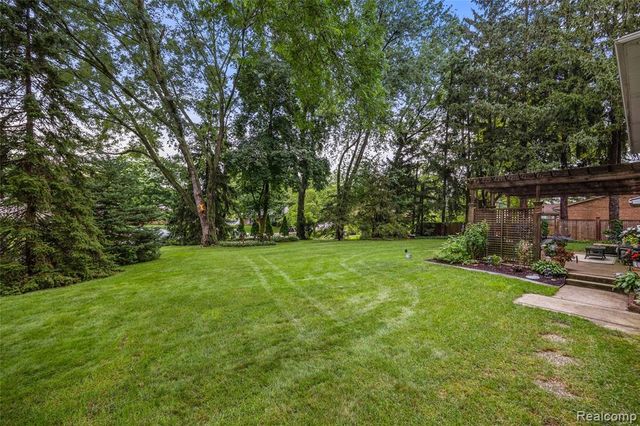 5321 S Nocturne Lane, Shelby Twp, MI 48316